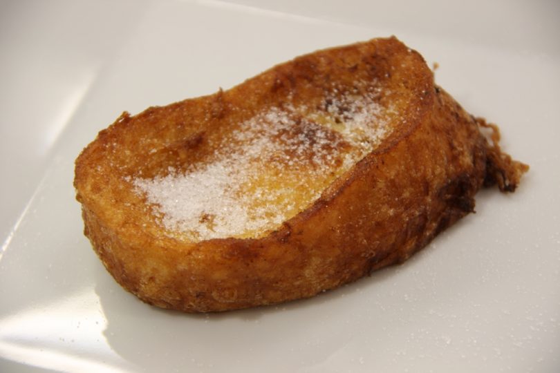 Torrija con azúcar