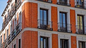 Imagen de un edificio de obra vista de Madrid