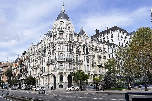 Imagen de un edificio clásico de Madrid 